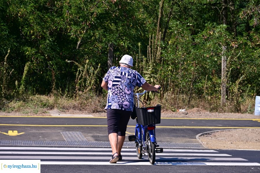 Új gyalogátkelőhely Kőlaposon
