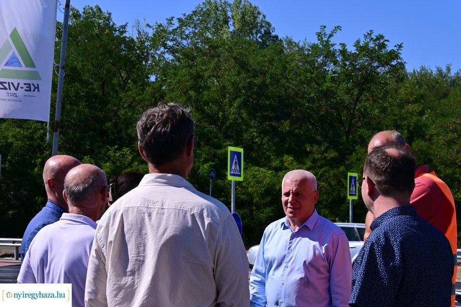 Új gyalogátkelőhely Kőlaposon