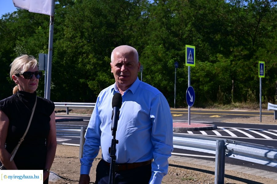 Új gyalogátkelőhely Kőlaposon