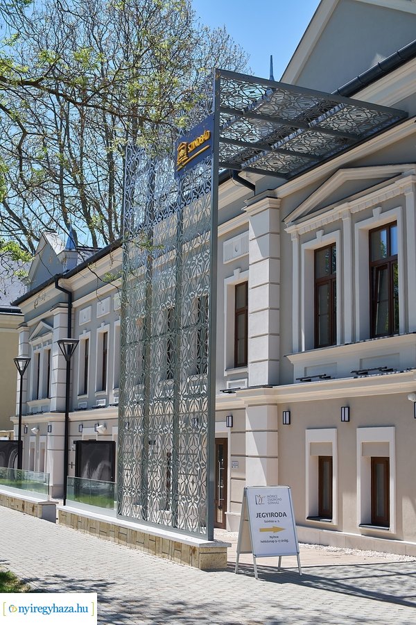 Új helyen a szinházi jegyiroda