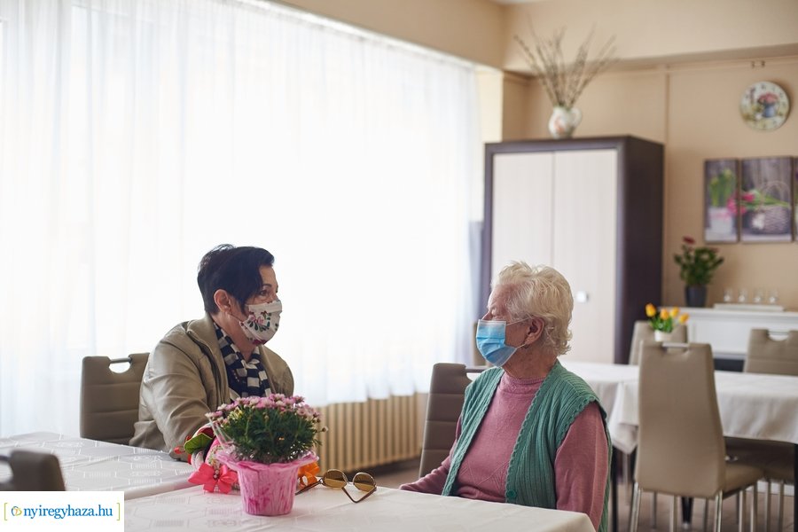 Új látogatási rend az idősotthonokban