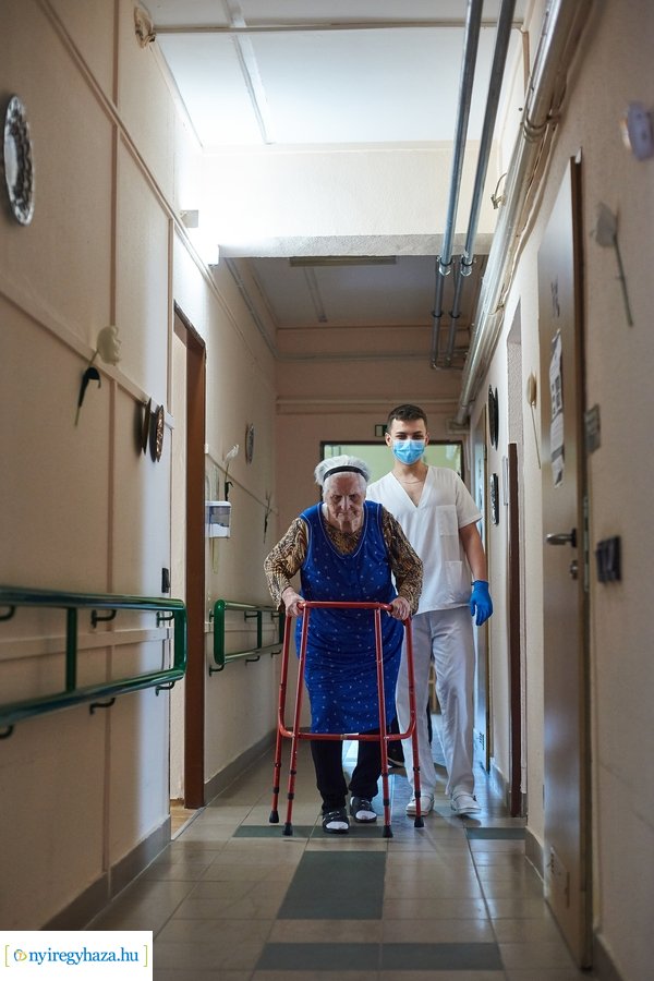 Új látogatási rend az idősotthonokban