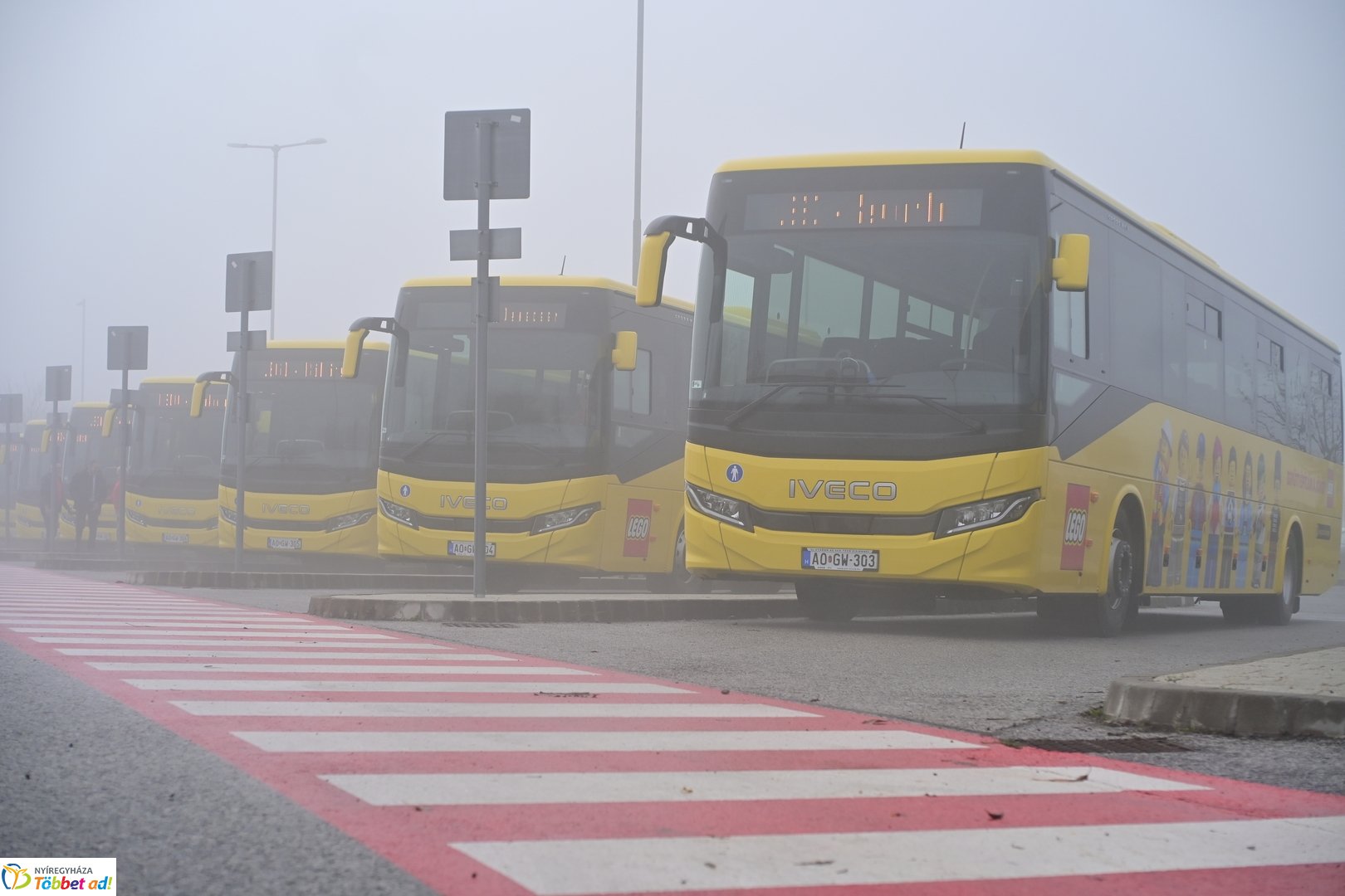 Új LEGO buszok átadó 2025 