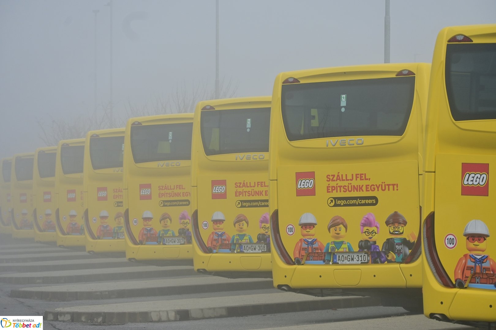 Új LEGO buszok átadó 2025 