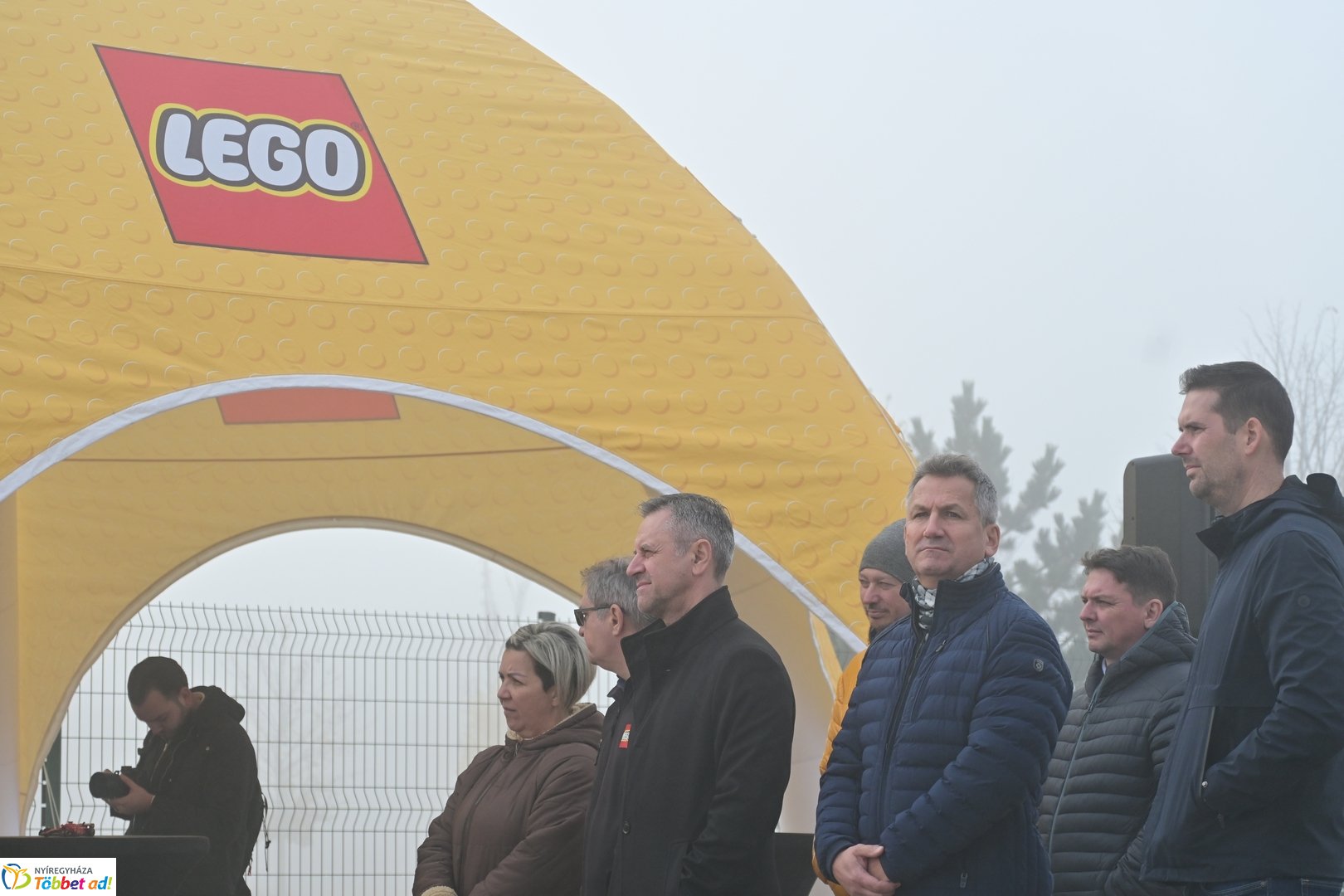 Új LEGO buszok átadó 2025 