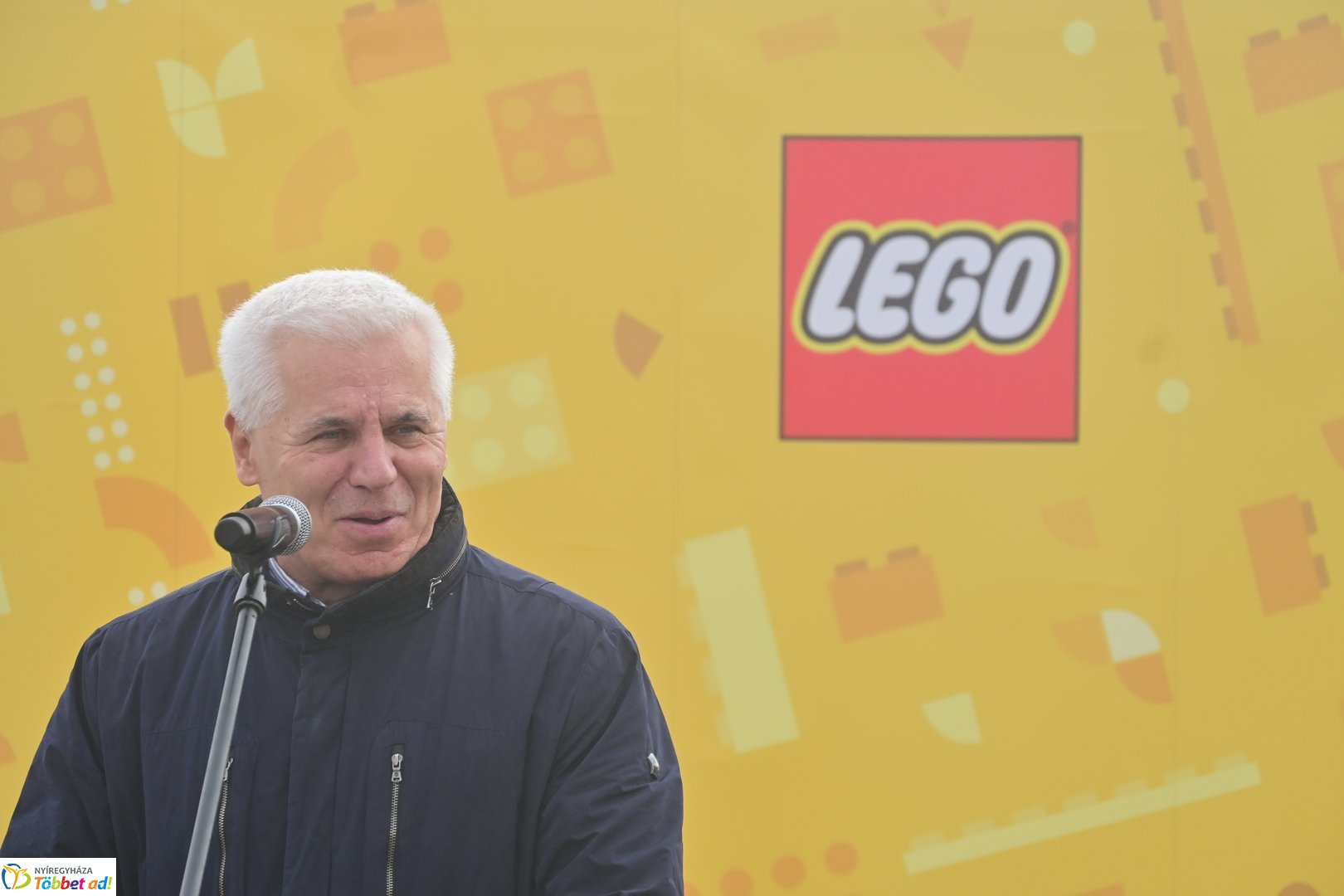 Új LEGO buszok átadó 2025 