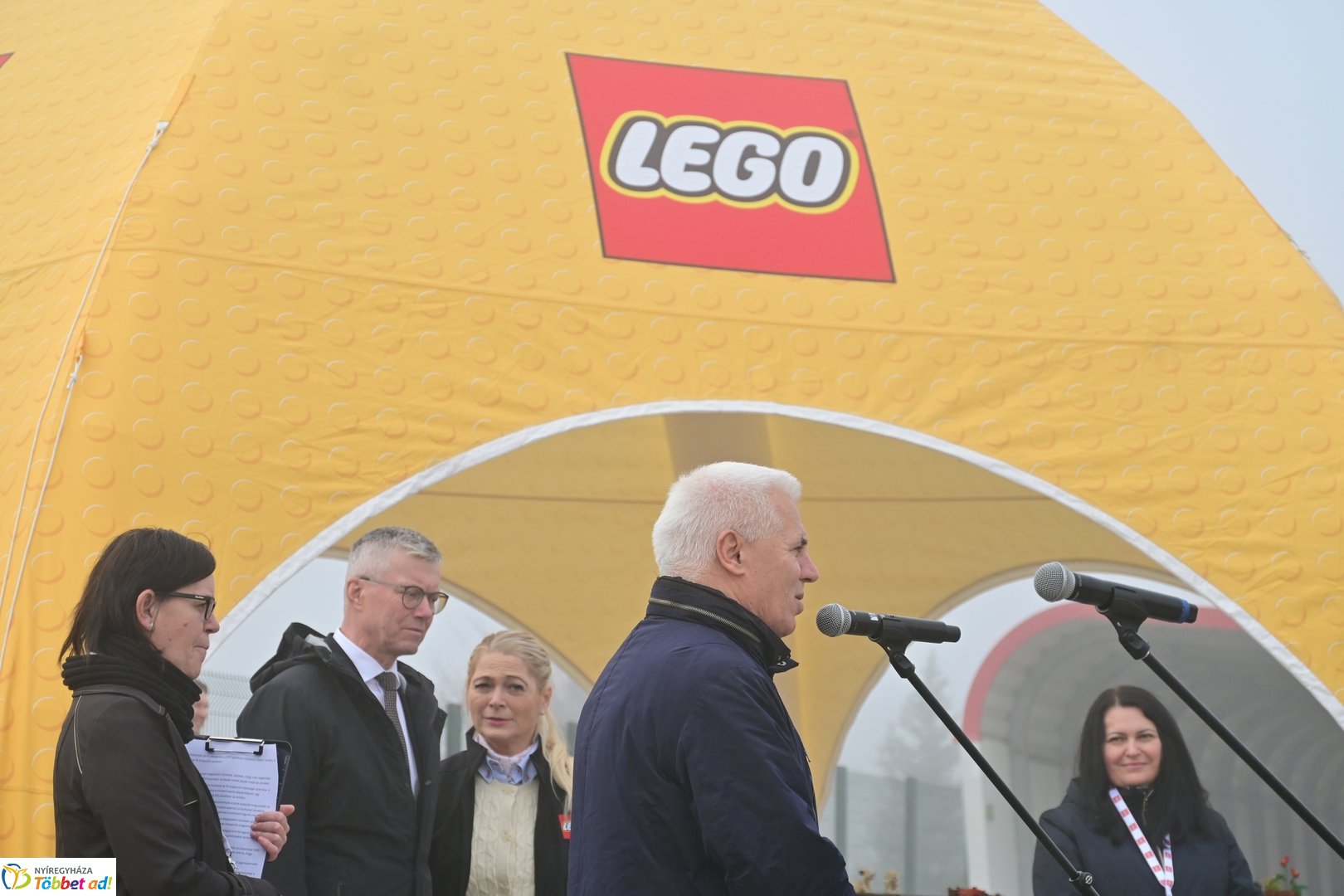 Új LEGO buszok átadó 2025 