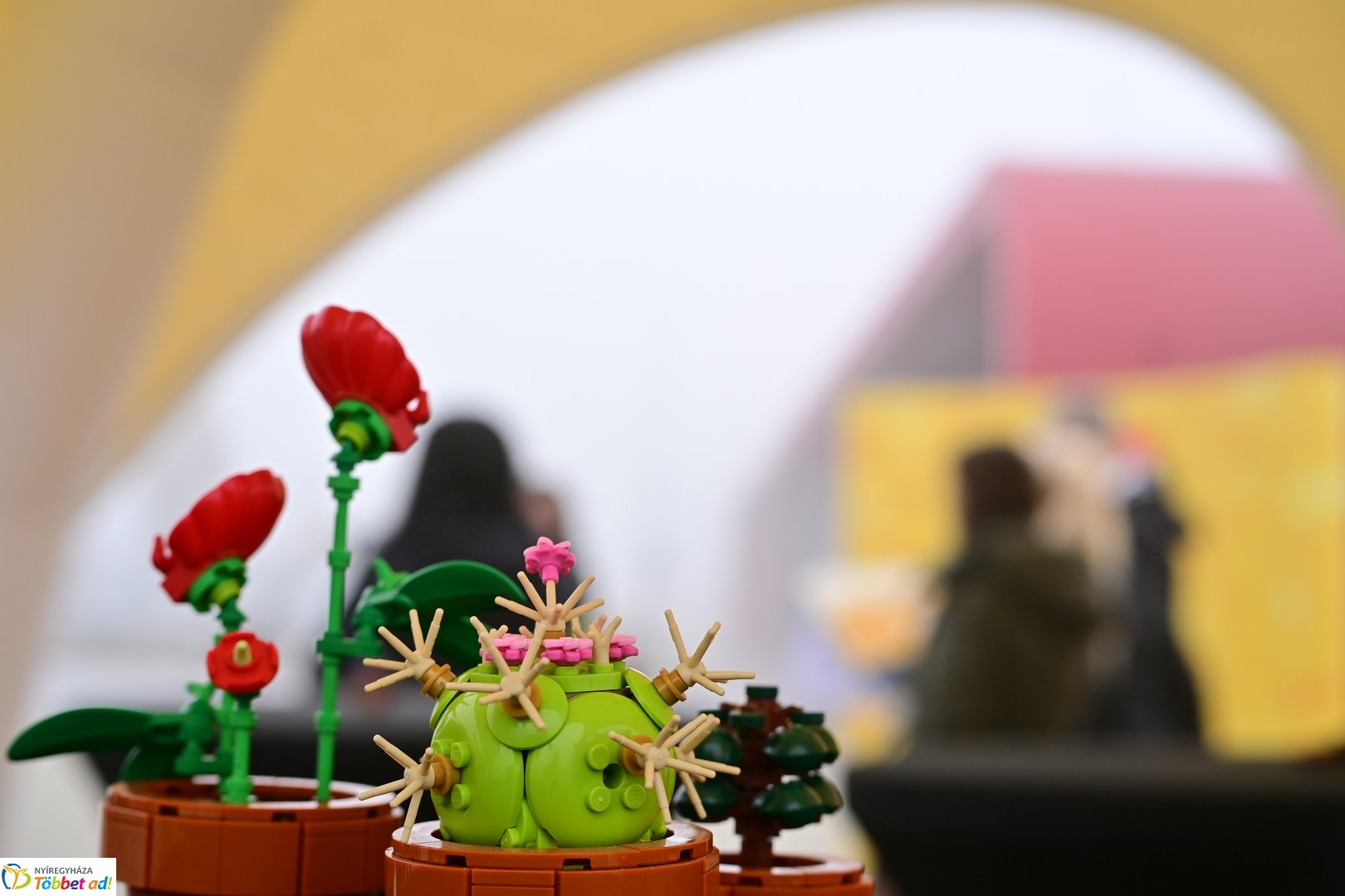 Új LEGO buszok átadó 2025 