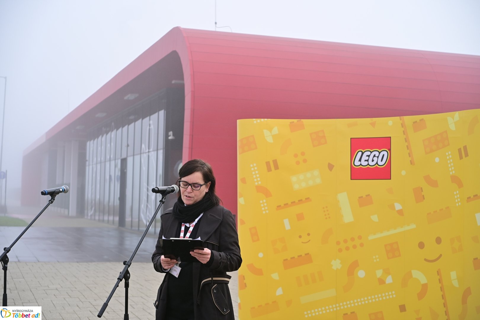 Új LEGO buszok átadó 2025 