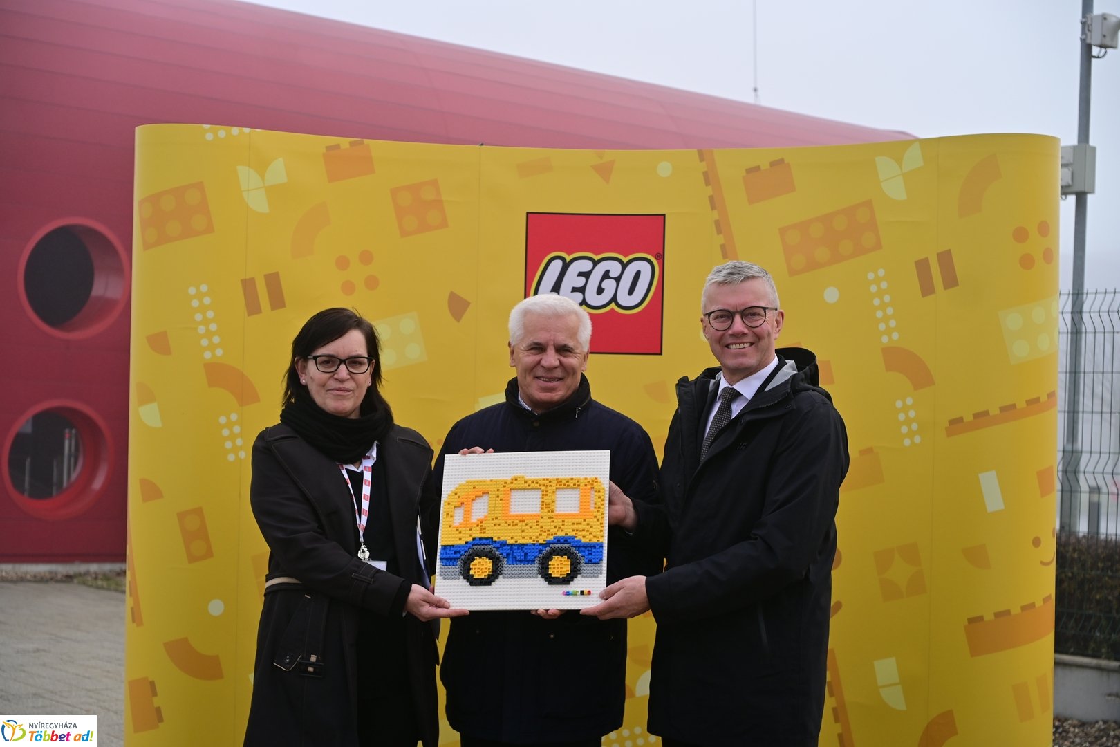 Új LEGO buszok átadó 2025 