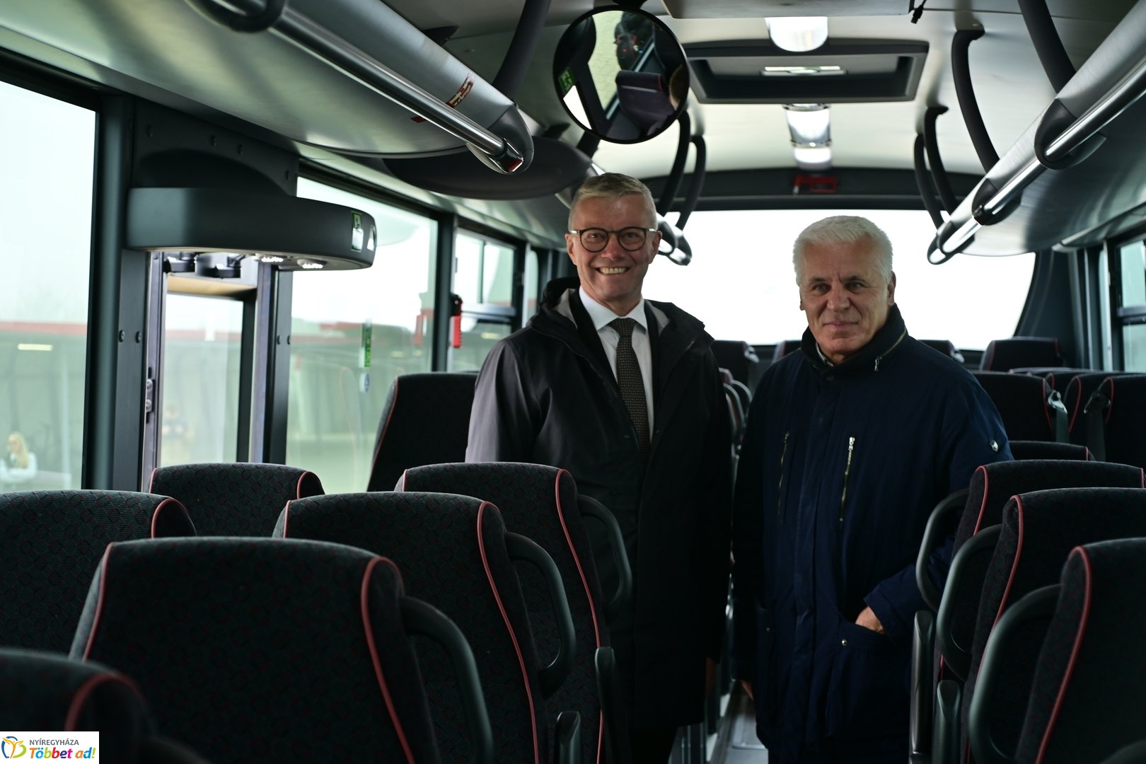 Új LEGO buszok átadó 2025 