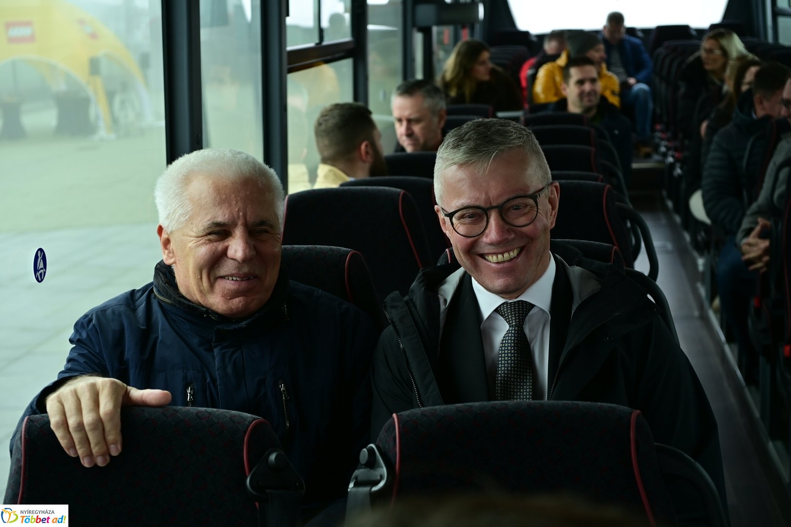 Új LEGO buszok átadó 2025 