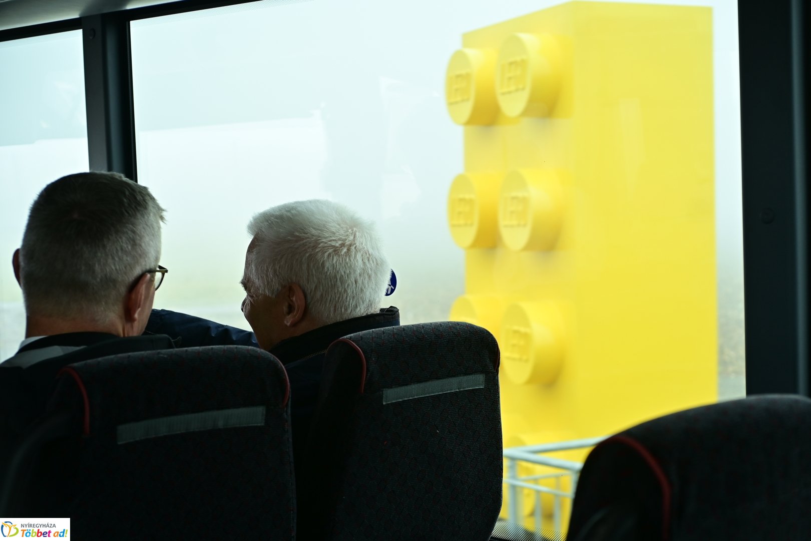 Új LEGO buszok átadó 2025 