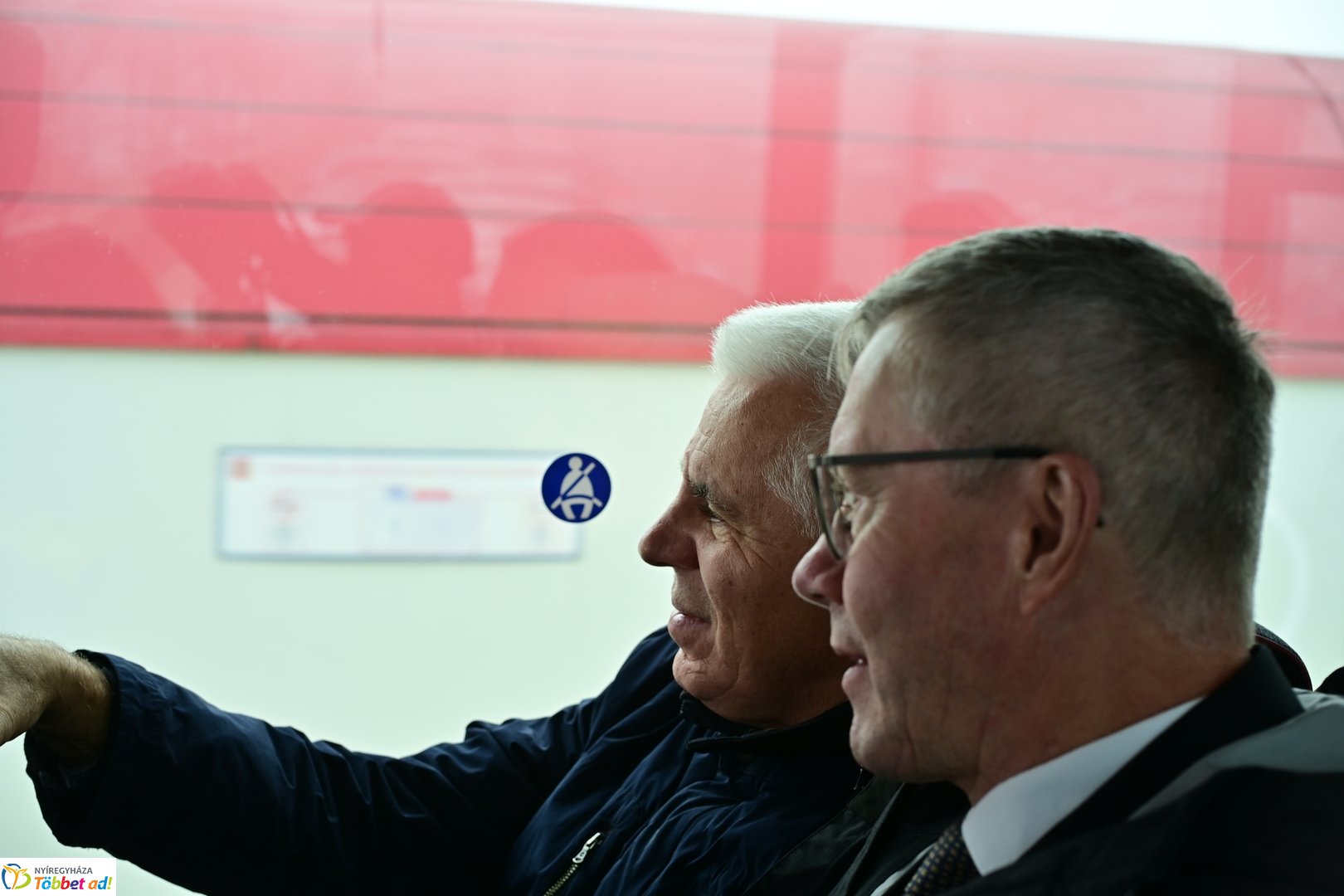 Új LEGO buszok átadó 2025 