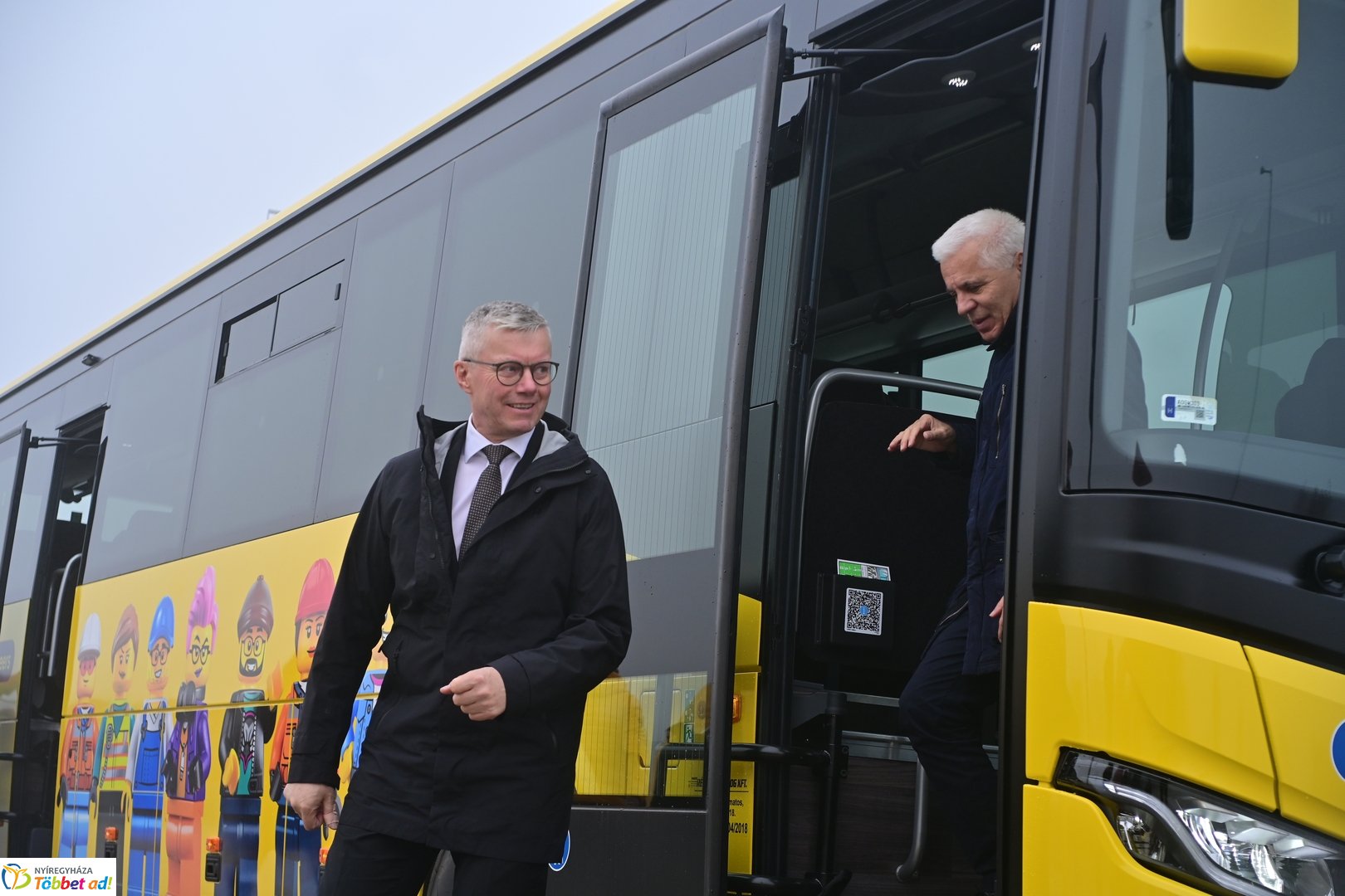 Új LEGO buszok átadó 2025 