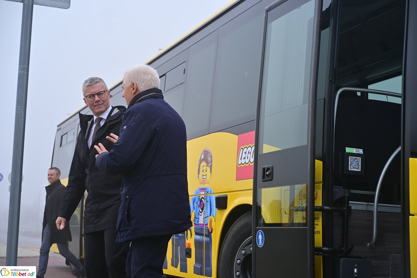 Új LEGO buszok átadó 2025 