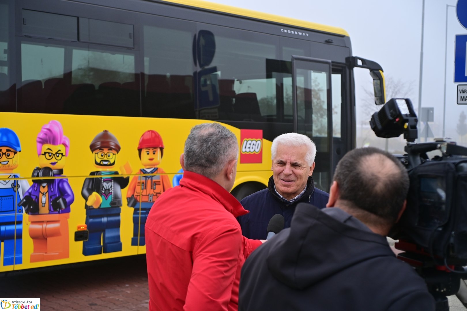 Új LEGO buszok átadó 2025 