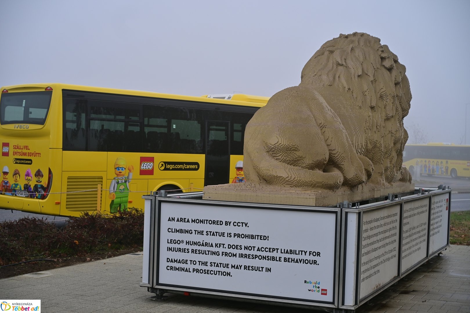 Új LEGO buszok átadó 2025 