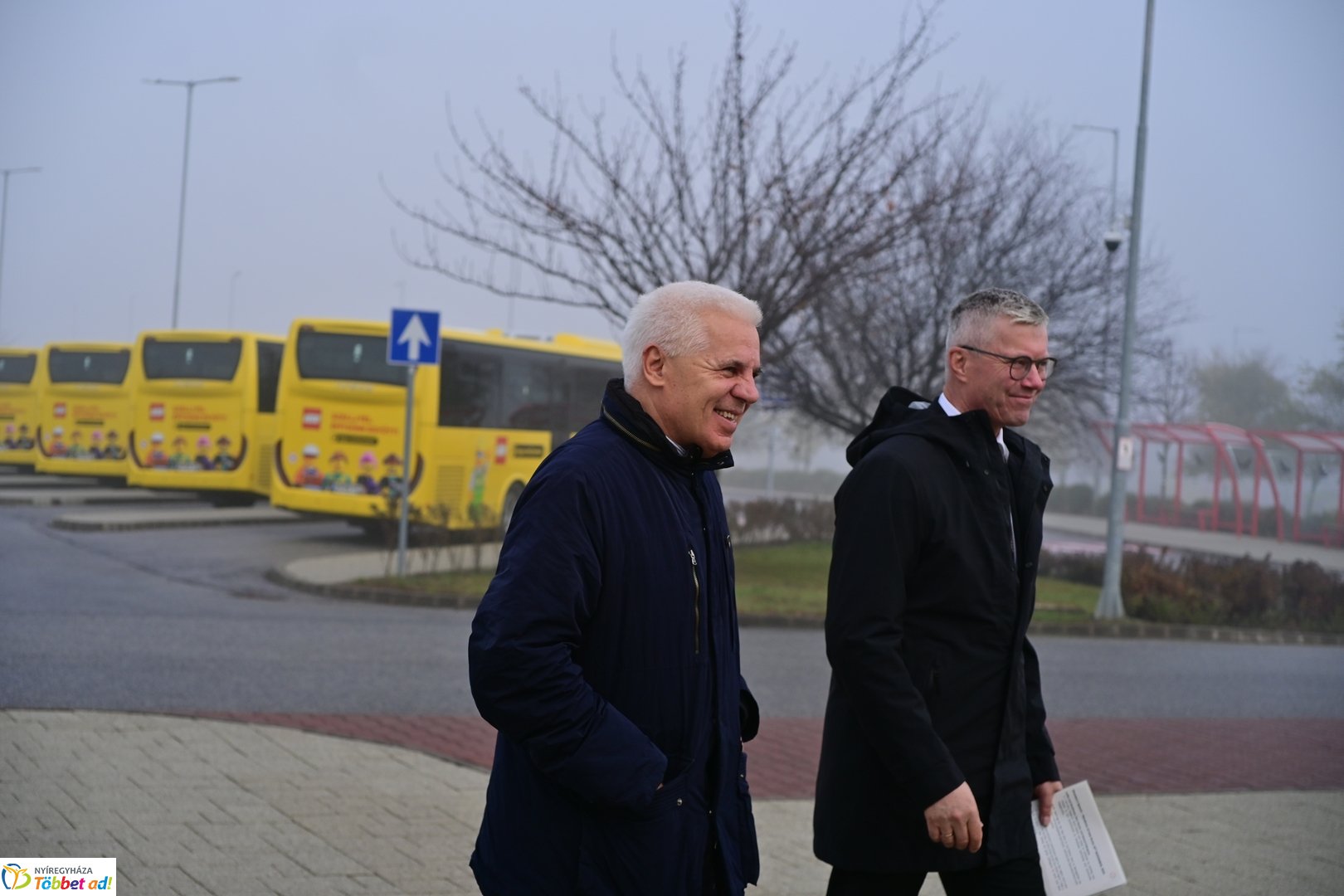 Új LEGO buszok átadó 2025 