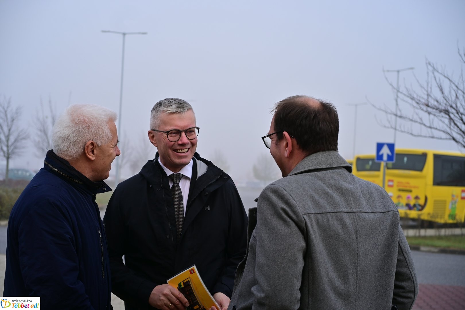 Új LEGO buszok átadó 2025 