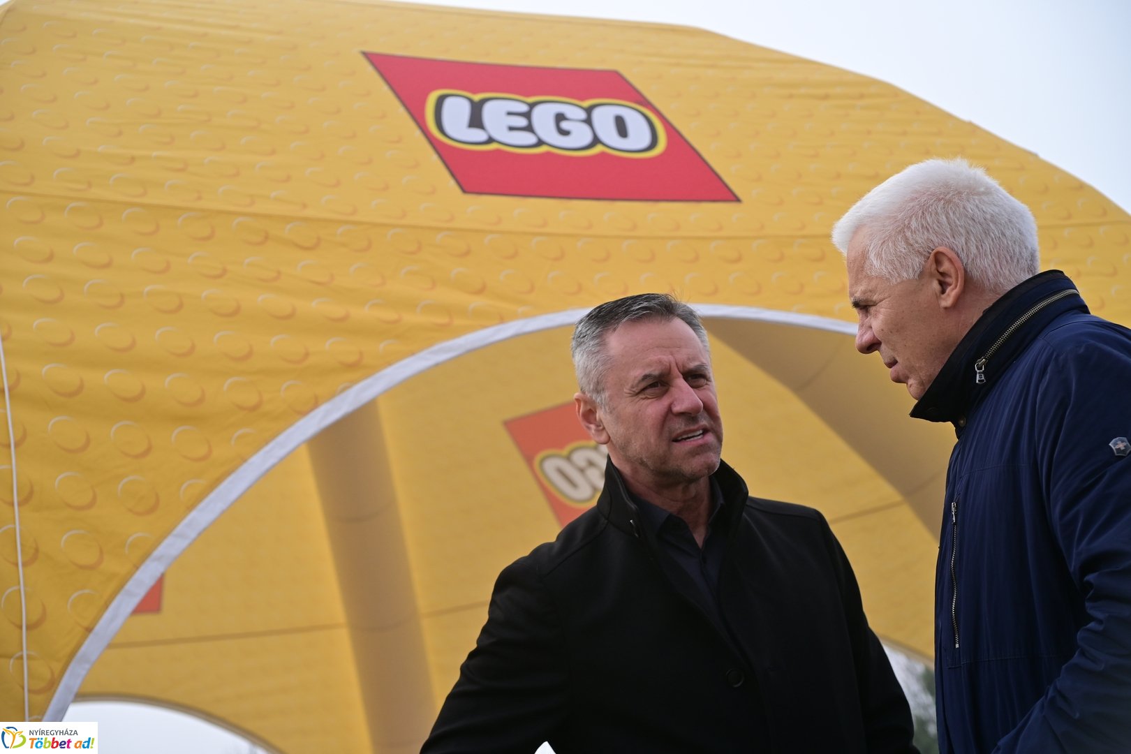 Új LEGO buszok átadó 2025 