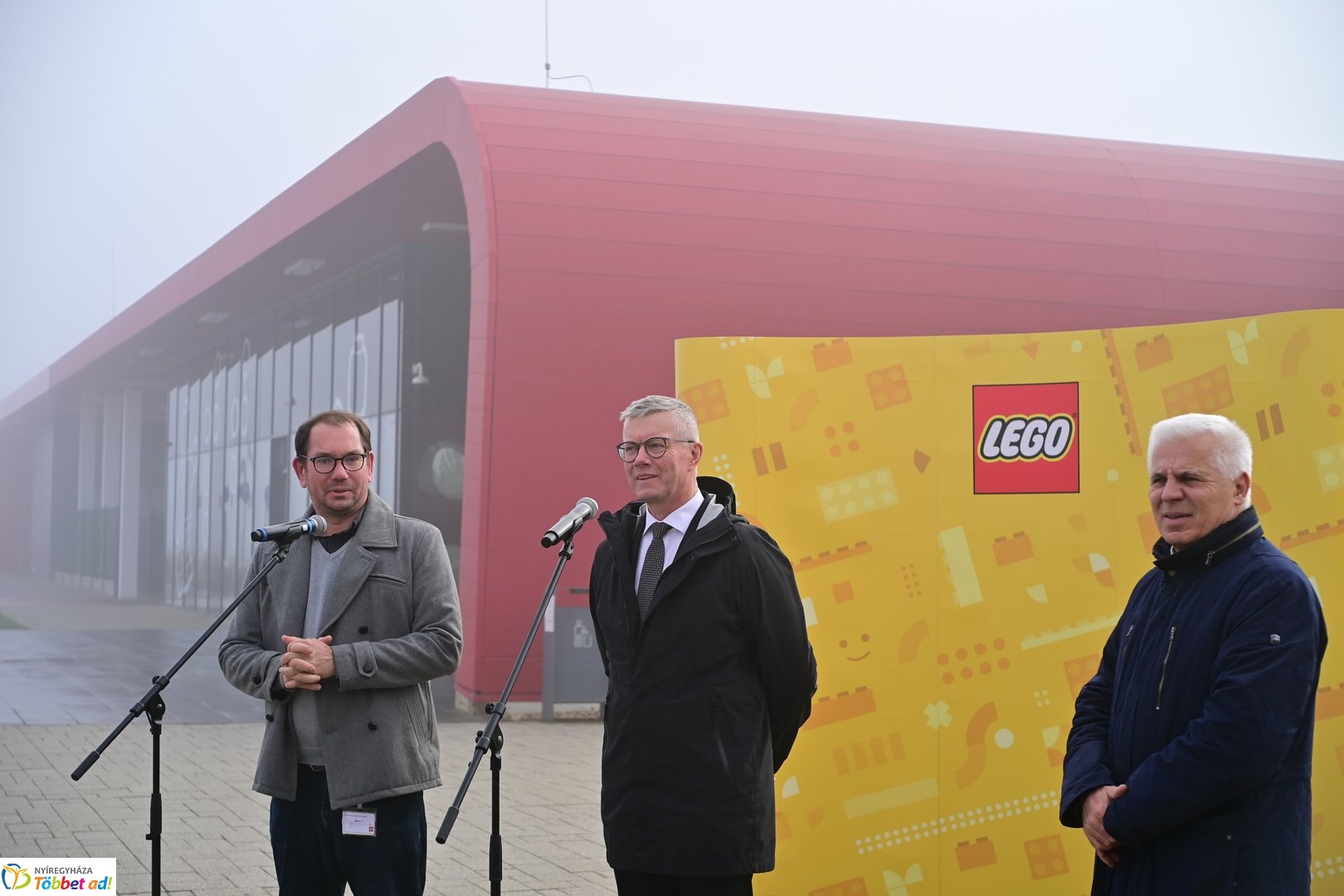 Új LEGO buszok átadó 2025 