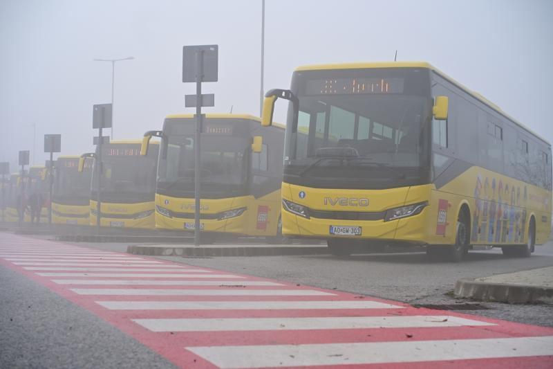 Új LEGO buszok átadó 2025 