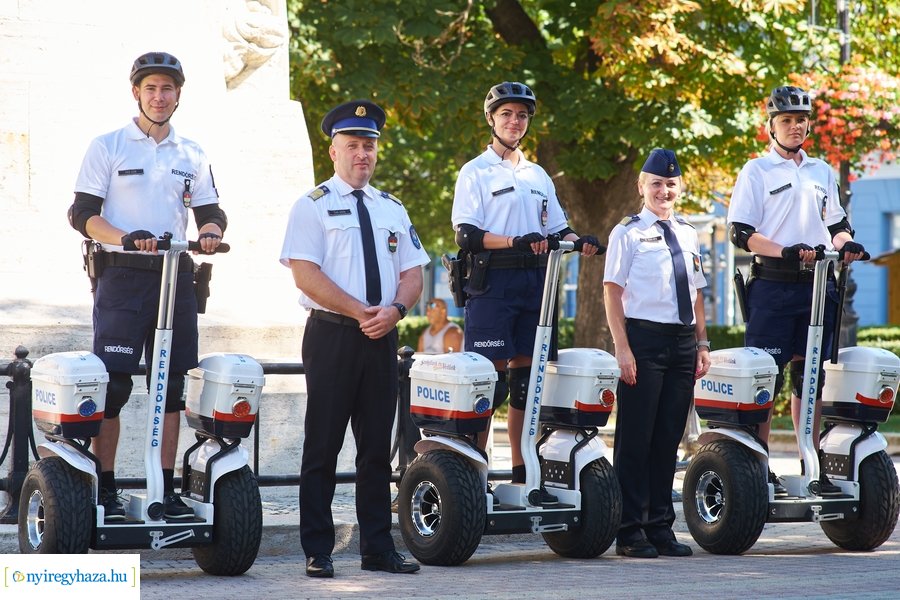 Új szolgálati járművek a rendőrségnél