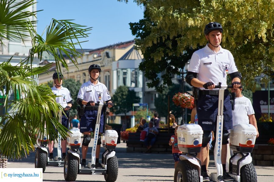 Új szolgálati járművek a rendőrségnél