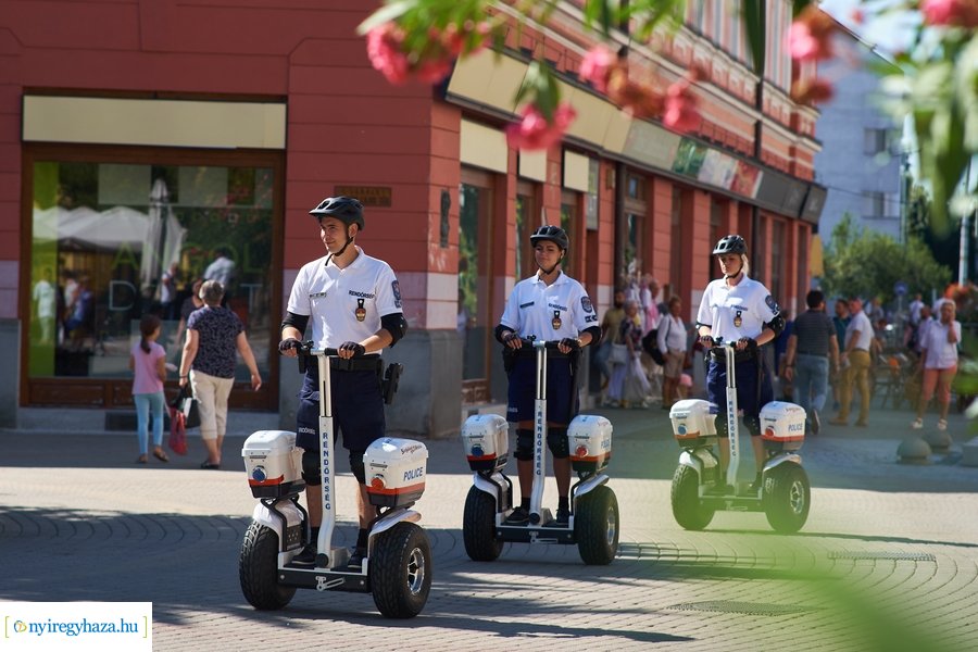 Új szolgálati járművek a rendőrségnél