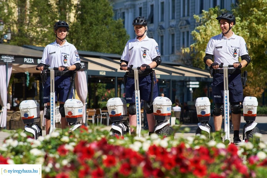 Új szolgálati járművek a rendőrségnél