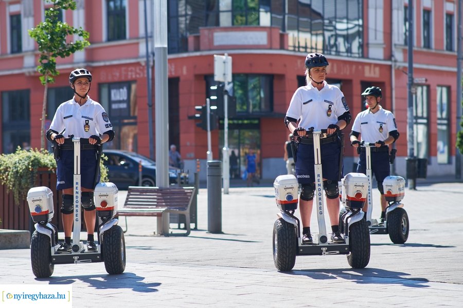Új szolgálati járművek a rendőrségnél
