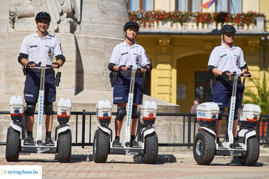Új szolgálati járművek a rendőrségnél