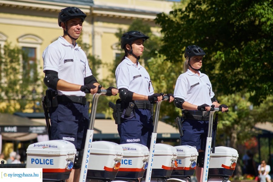 Új szolgálati járművek a rendőrségnél