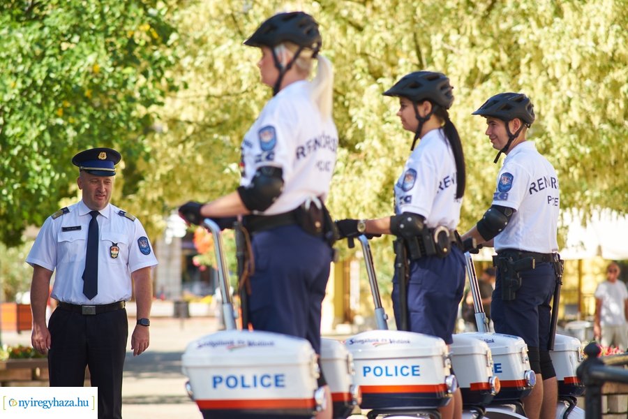 Új szolgálati járművek a rendőrségnél