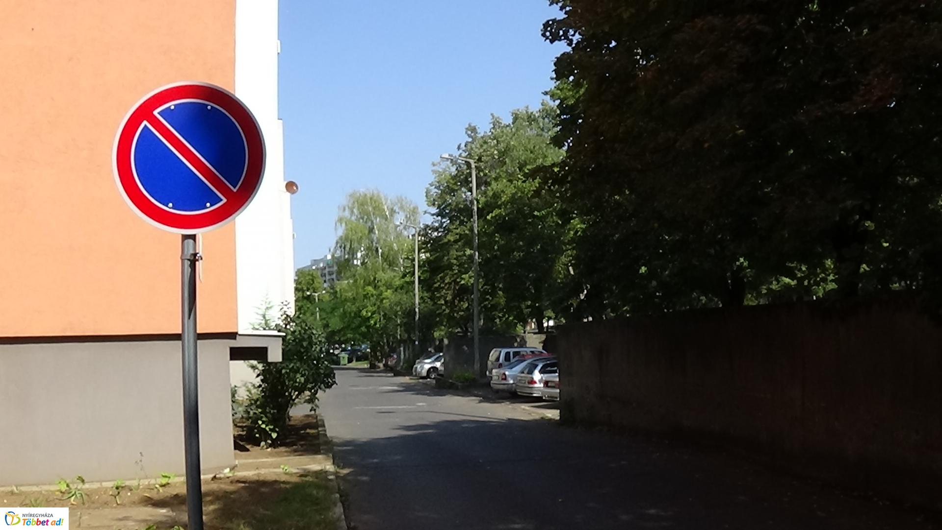 Új táblákat helyeztek ki a Május 1. téren 