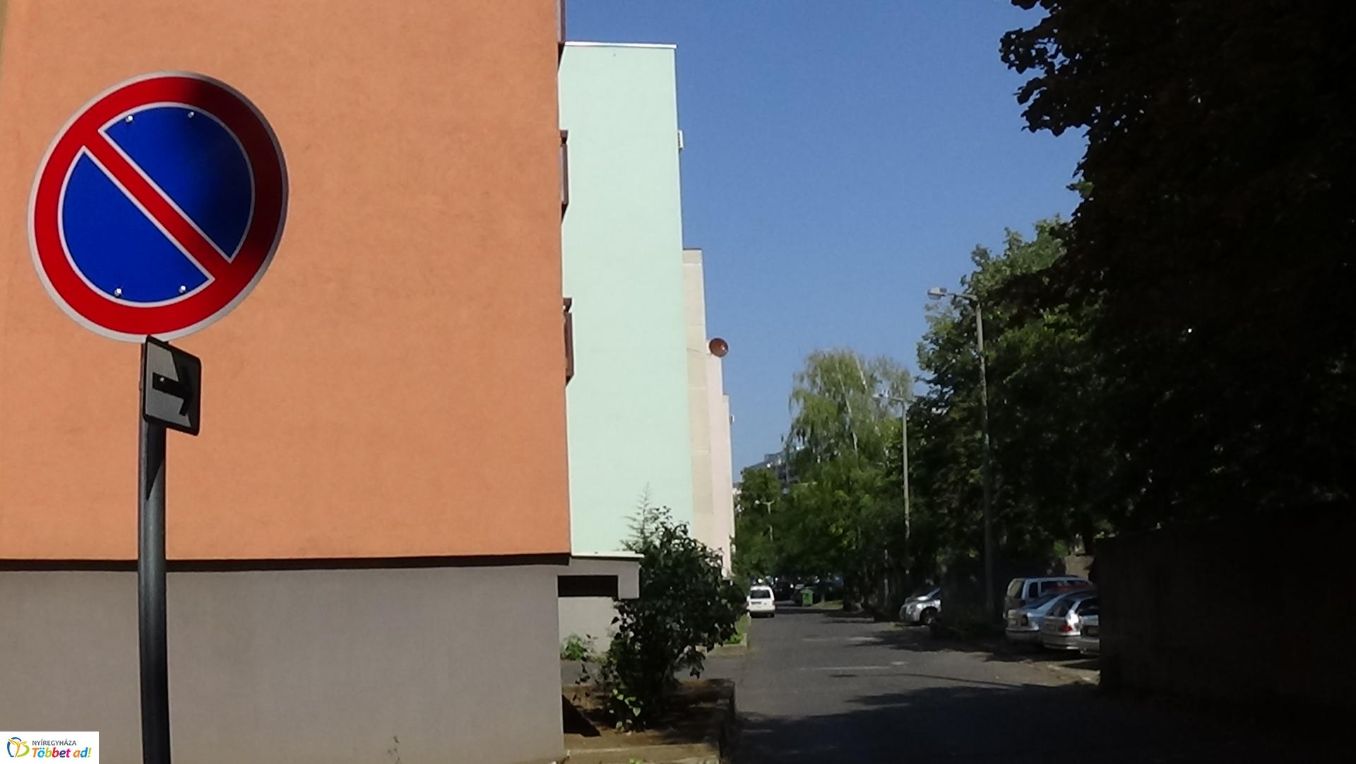 Új táblákat helyeztek ki a Május 1. téren 