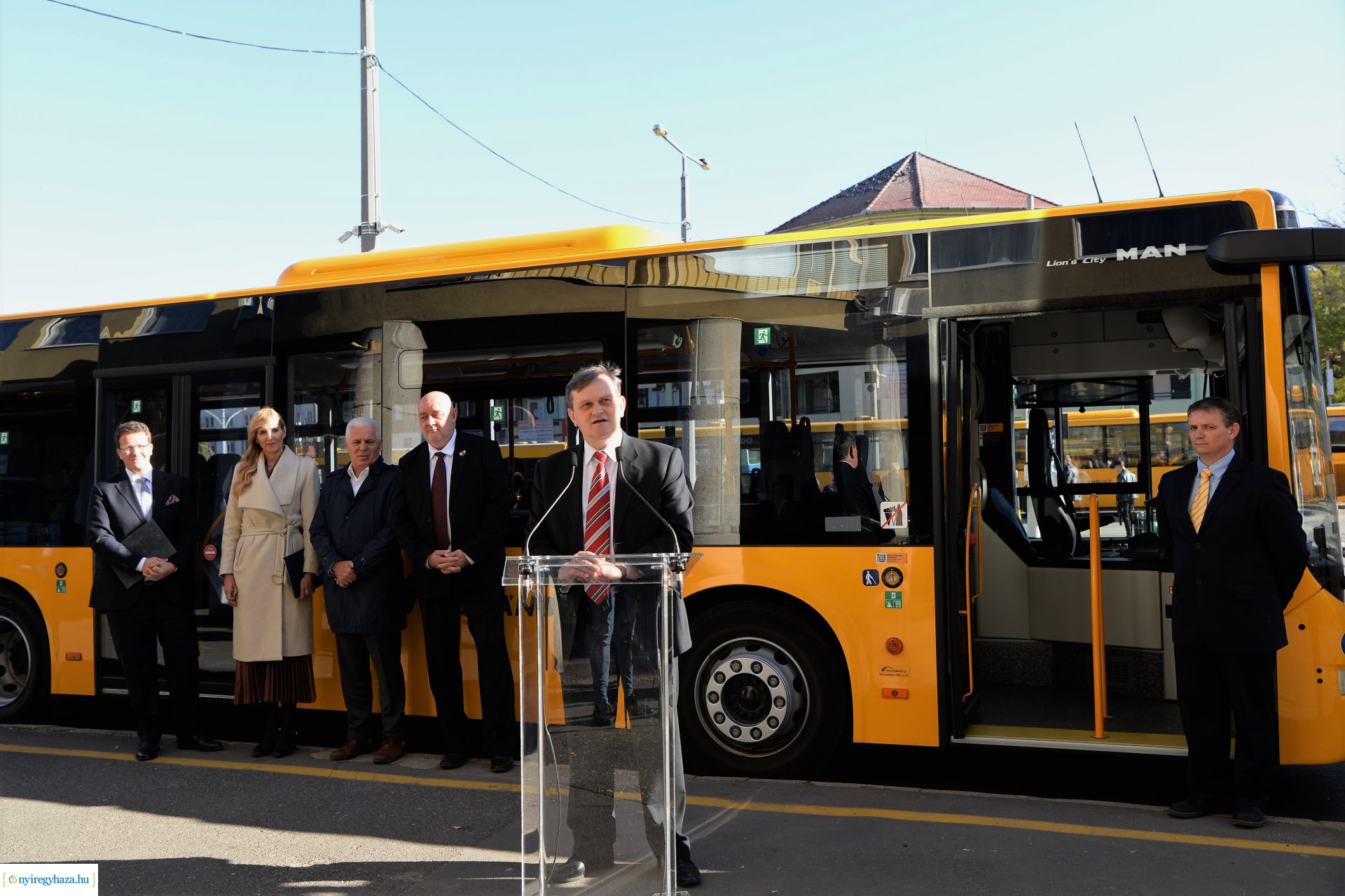 Új távolsági buszokat mutattak ma be Nyíregyházán