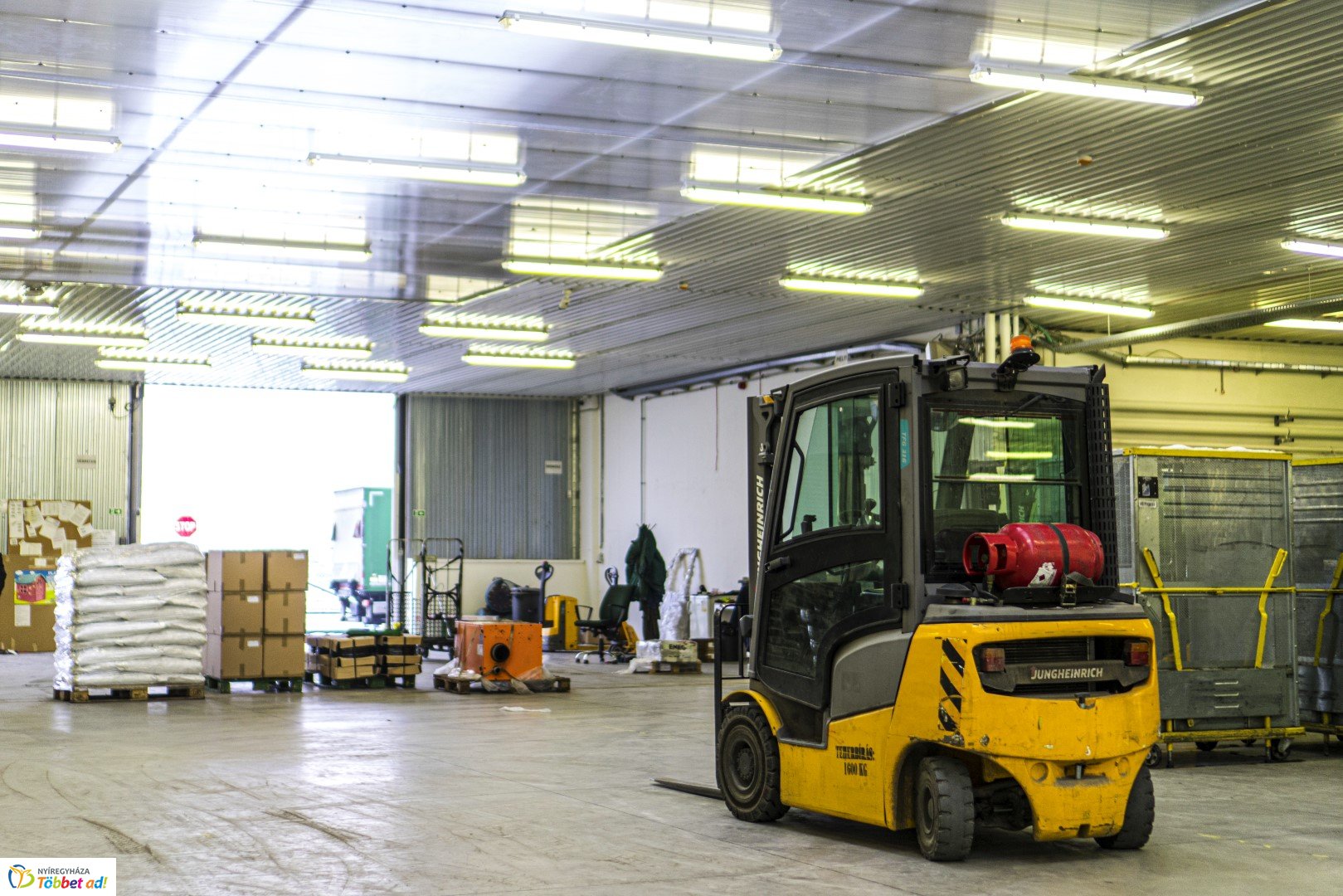 Új telephelyet adott át a Magyar Posta Zrt.