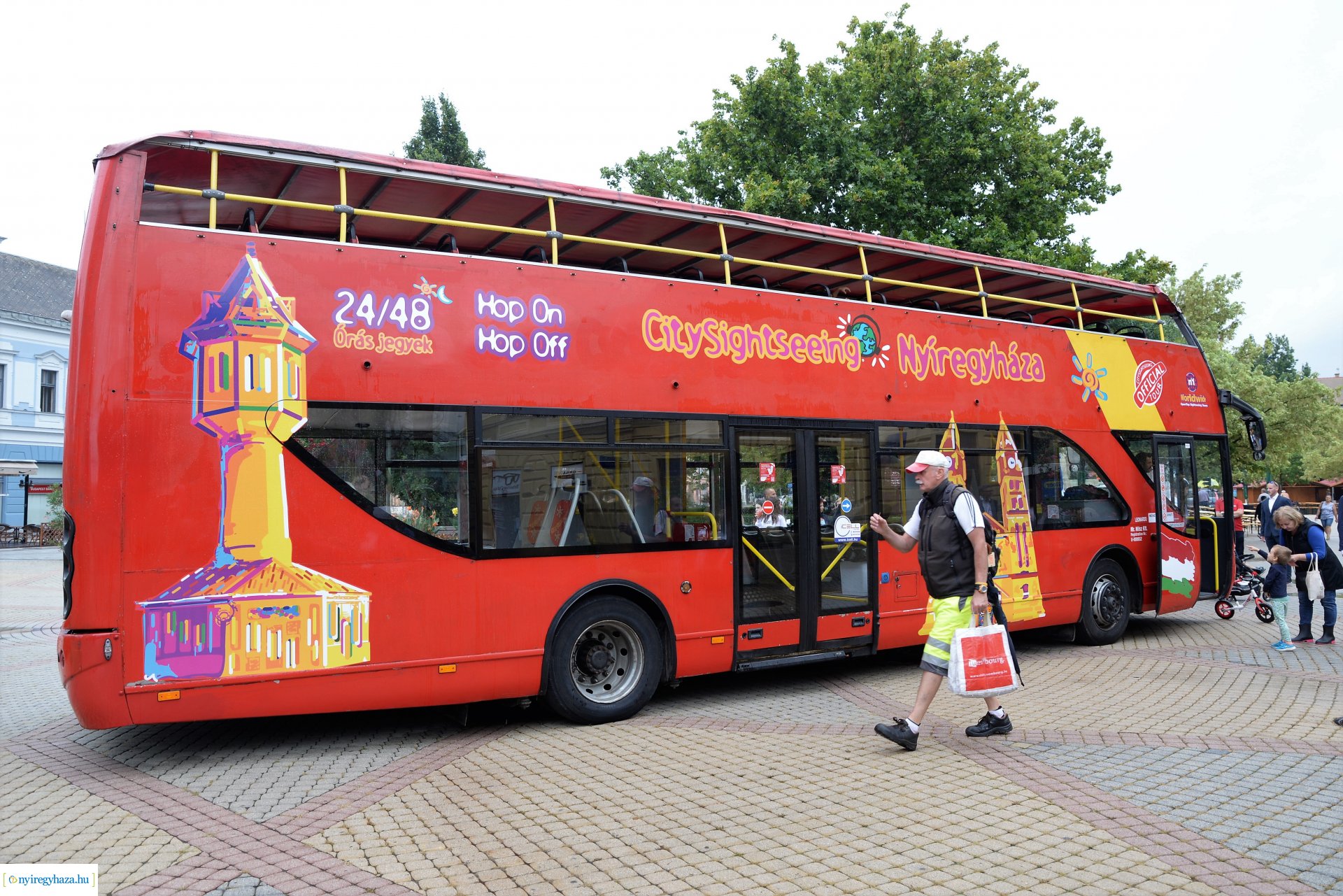 Új városnéző busz Nyíregyházán
