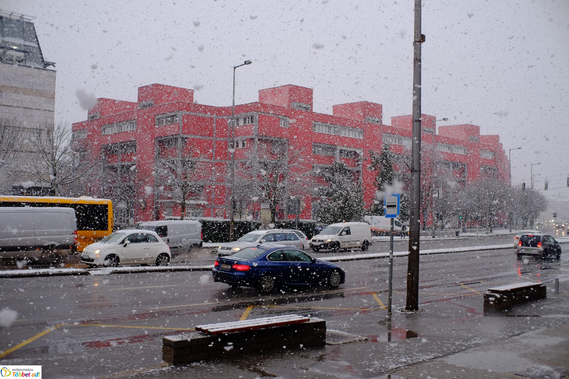 Micsoda havazás! Így nézett ki a város az év első hózápora után