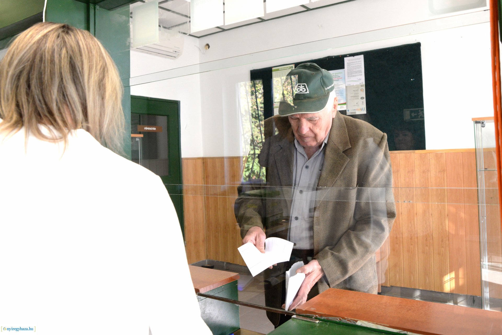 Újra kinyitott a Kertvárosban a posta