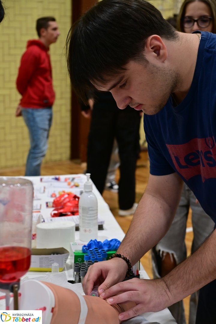 Újraélesztés napja a Vasvári gimnáziumban 2025