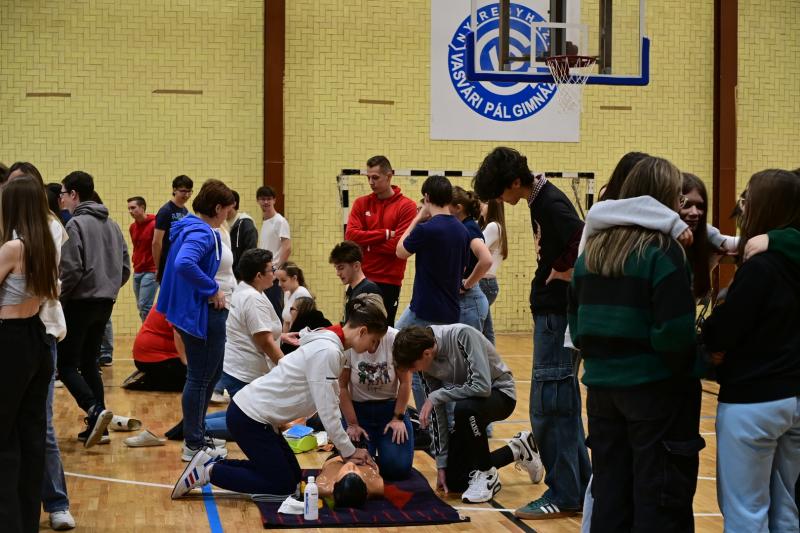 Újraélesztés napja a Vasvári gimnáziumban 2025