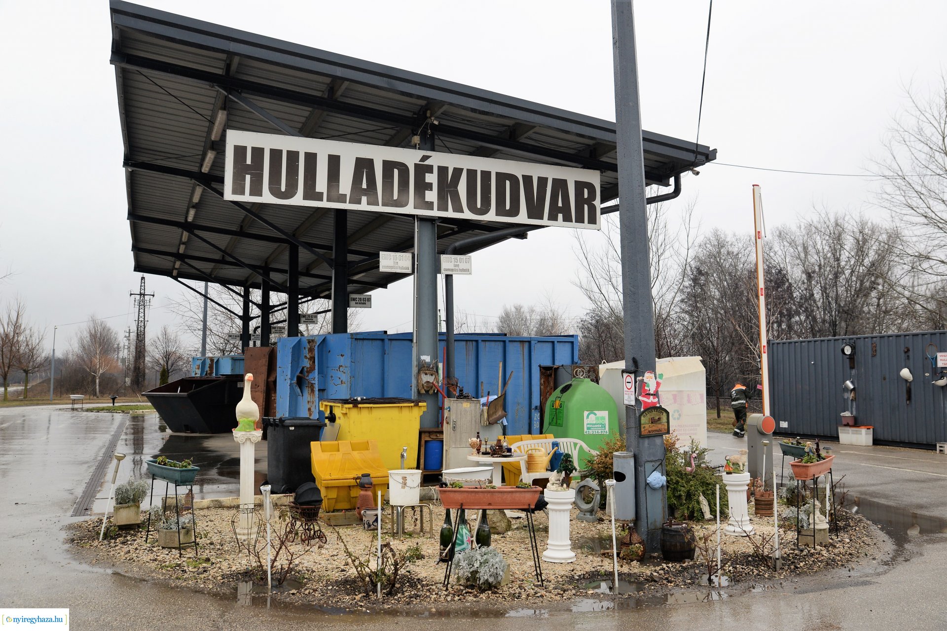 Újrahasználati és Tájékoztató Központ átadás