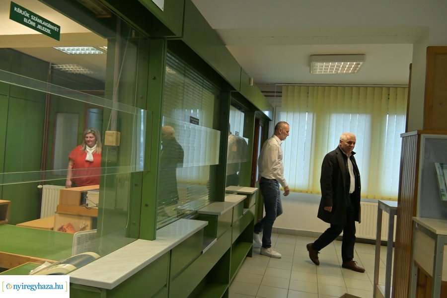 Újranyitott a Szent István utcai posta