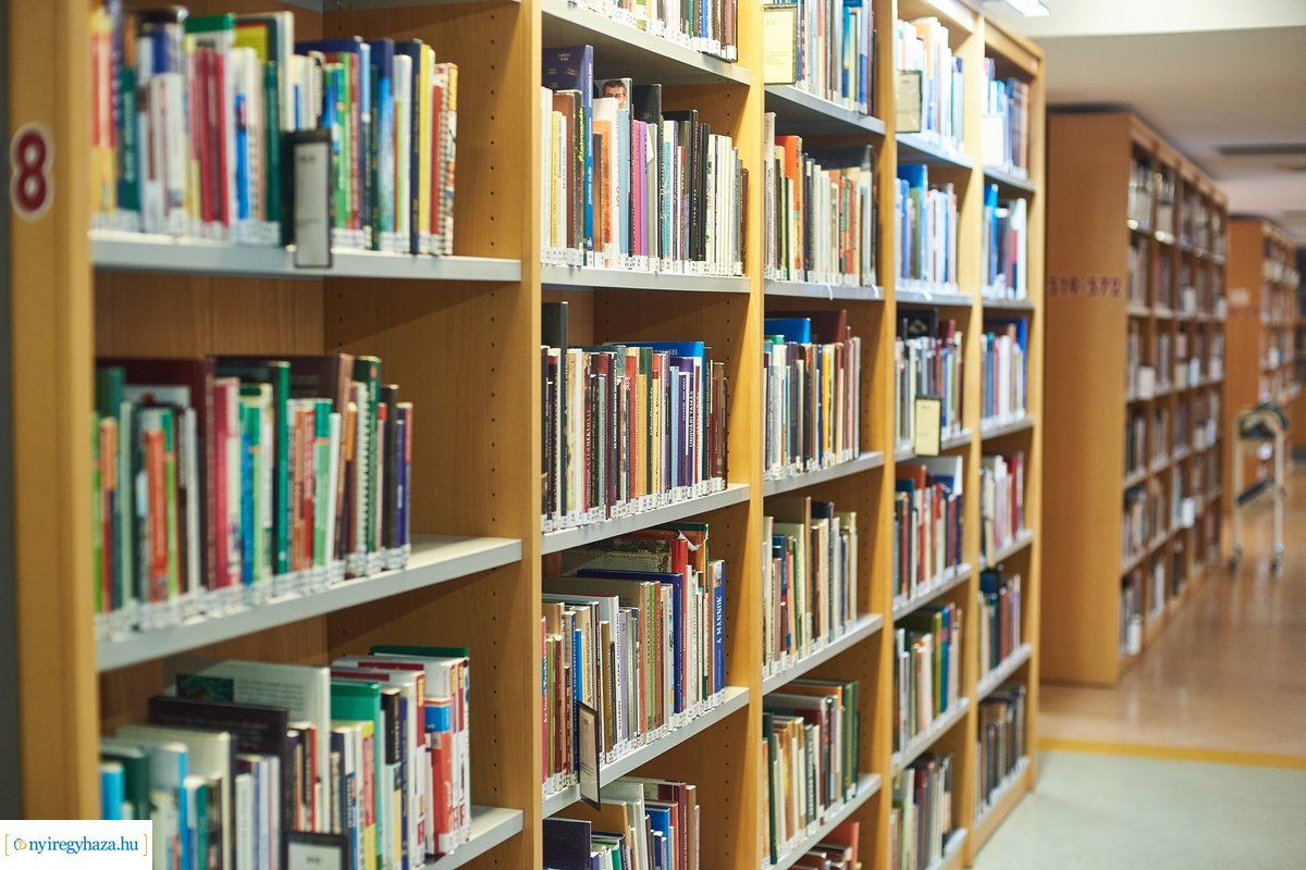 Újranyitott a városi könyvtár