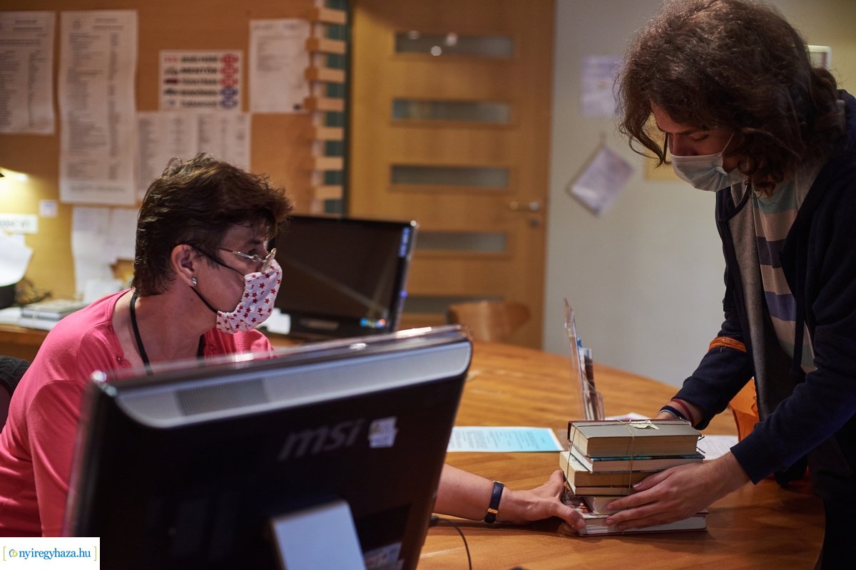 Újranyitott a városi könyvtár