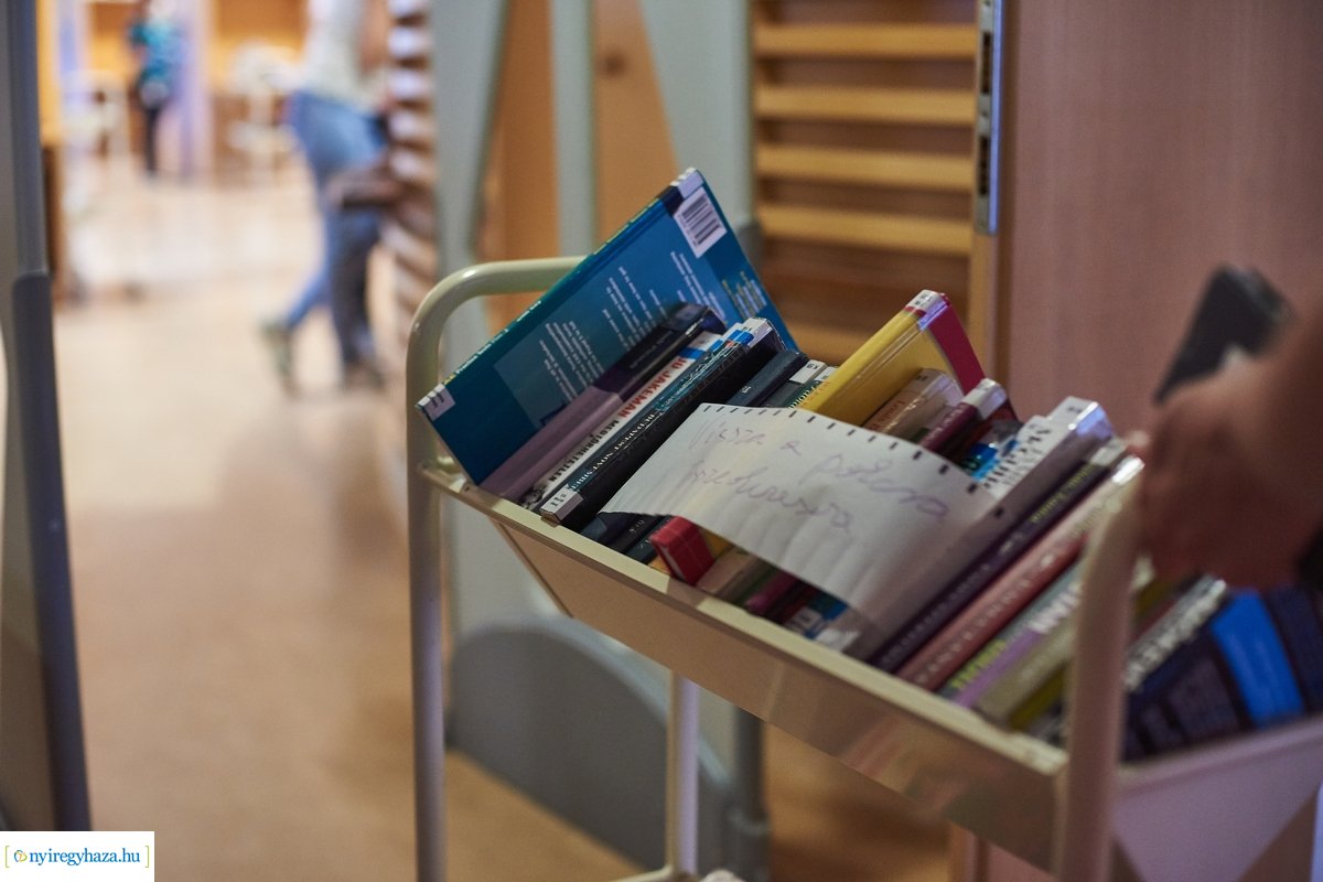 Újranyitott a városi könyvtár