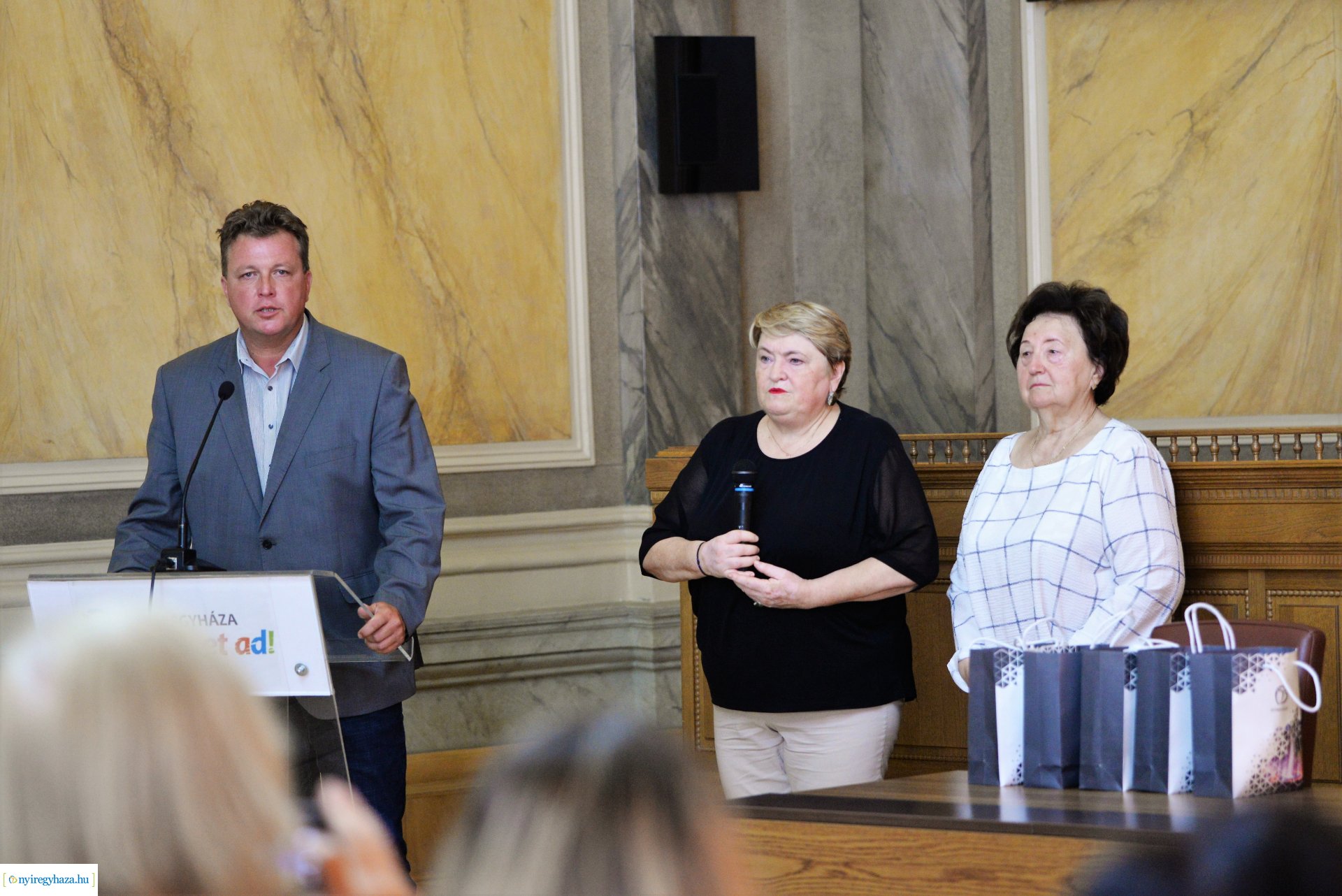 Ukrán gyerekek látogatása a Városházán